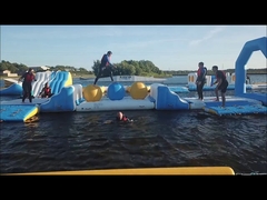 Bouncia Inflatable Water Obstacle Course Untuk Wake Park / Pabrik Taman Air Inflatable